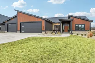 909 Westbridge Ct, Waunakee, WI 53597 - Photo 2