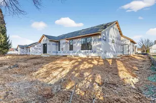 4247 Huntinghorne Dr, Janesville, WI 53546 - Photo 6