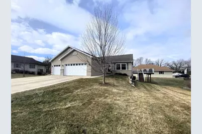 212 Ridgeview Lane, Columbus, WI 53925 - Photo 2