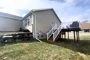 212 Ridgeview Ln, Columbus, WI 53925 - Photo 4