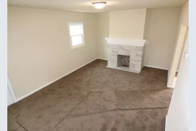 1122 White Avenue, Beloit, WI 53511 - Photo 4