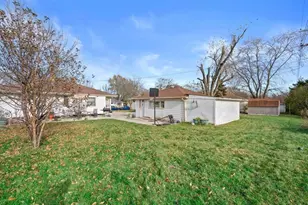 8827 W Lawn Ave, Milwaukee, WI 53225 - Photo 12