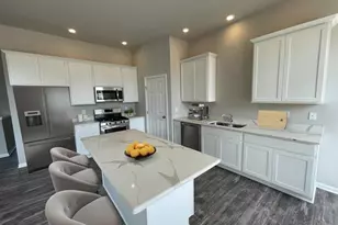 811 Sarah St, Belleville, WI 53508 - Photo 4