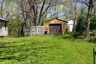 136 Hickory Nut Ln, Edgerton, WI 53534 - Photo 2