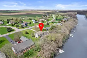 6237 S Edgewater Dr, Beloit, WI 53511 - Photo 2