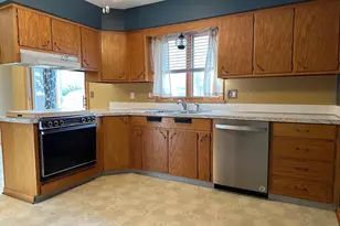 1918 Randolph Rd, Janesville, WI 53545 - Photo 8