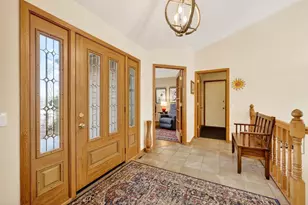 66 White Oaks Ln, Madison, WI 53711 - Photo 2