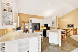 66 White Oaks Ln, Madison, WI 53711 - Photo 6