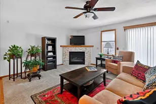 2341 Effingham Way, Sun Prairie, WI 53590 - Photo 6