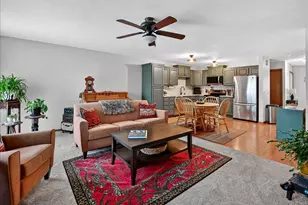 2341 Effingham Way, Sun Prairie, WI 53590 - Photo 4