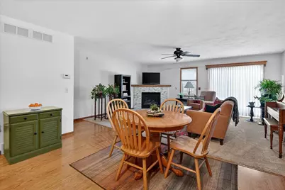 2341 Effingham Way, Sun Prairie, WI 53590 - Photo 8