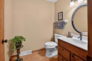 2341 Effingham Way, Sun Prairie, WI 53590 - Photo 10