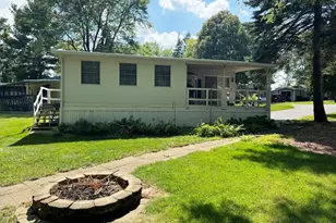 420 Skyline Dr, Edgerton, WI 53534 - Photo 2