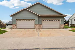 113 Jennifer Cir, Mount Horeb, WI 53572 - Photo 2