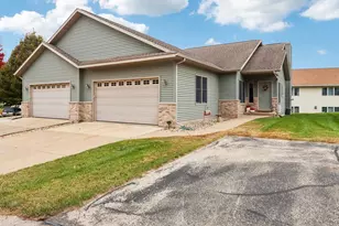 113 Jennifer Cir, Mount Horeb, WI 53572 - Photo 4