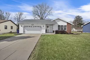 1418 S Walnut St, Janesville, WI 53546 - Photo 1