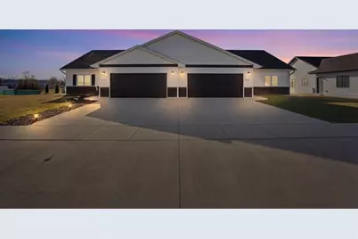 562 Stonewood Court, Janesville, WI 53536 - Photo 2