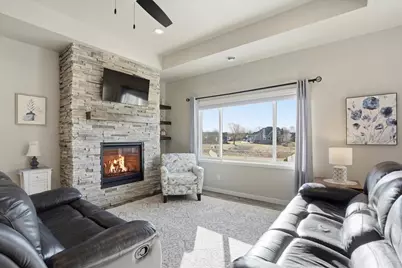 562 Stonewood Court, Janesville, WI 53536 - Photo 4