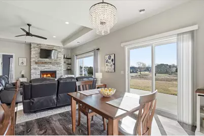 562 Stonewood Court, Janesville, WI 53536 - Photo 10