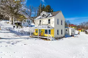 203 Franklin St, Elroy, WI 53929 - Photo 2