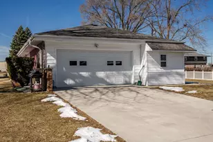 602 W Hilltop Trail, Fort Atkinson, WI 53538 - Photo 4