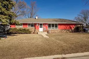 602 W Hilltop Trail, Fort Atkinson, WI 53538 - Photo 2