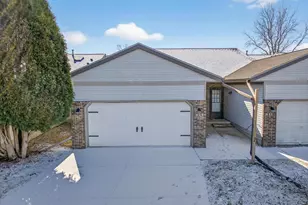 623 Wood Violet Ln, Sun Prairie, WI 53590 - Photo 2