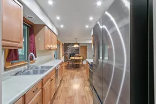 571 S Hillcrest Dr, Verona, WI 53593 - Photo 8