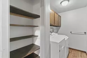 571 S Hillcrest Dr, Verona, WI 53593 - Photo 16