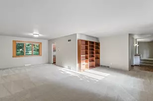 571 S Hillcrest Dr, Verona, WI 53593 - Photo 4