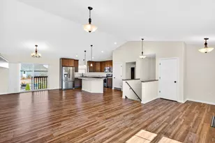 408 Saratoga Dr, Johnson Creek, WI 53038 - Photo 10