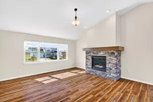 408 Saratoga Dr, Johnson Creek, WI 53038 - Photo 12