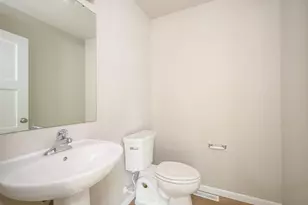 625 Schewe Rd, Middleton, WI 53562 - Photo 8