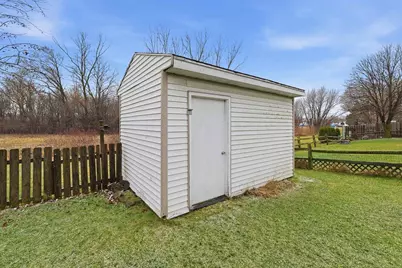 1017 E Pinecrest Lane, Elkhorn, WI 53121 - Photo 28