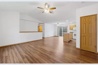 1017 E Pinecrest Lane, Elkhorn, WI 53121 - Photo 8