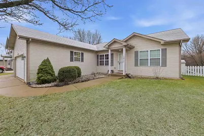 1017 E Pinecrest Lane, Elkhorn, WI 53121 - Photo 2