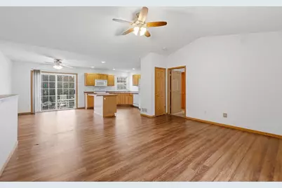 1017 E Pinecrest Lane, Elkhorn, WI 53121 - Photo 4