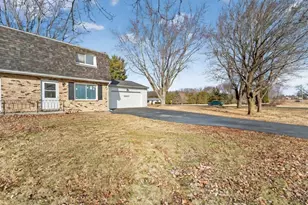 5907 Rattman Rd, Madison, WI 53718 - Photo 2