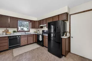 5907 Rattman Rd, Madison, WI 53718 - Photo 10