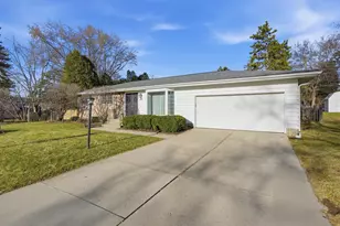 414 Woodview Dr, Sun Prairie, WI 53590 - Photo 6
