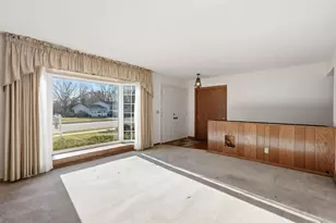 414 Woodview Dr, Sun Prairie, WI 53590 - Photo 12