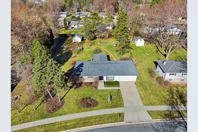 414 Woodview Drive, Sun Prairie, WI 53590 - Photo 2