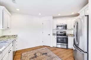 3272 Stonecreek Dr, Madison, WI 53719 - Photo 14