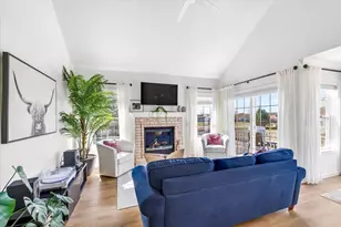 3272 Stonecreek Dr, Madison, WI 53719 - Photo 4