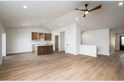 207 N Lawrence Avenue, Tomah, WI 54660 - Photo 4