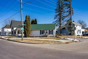 702 Academy St, Elroy, WI 53929 - Photo 2