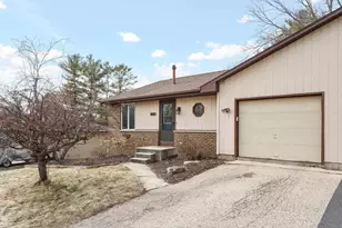 423 N Wright Rd, Janesville, WI 53546 - Photo 2