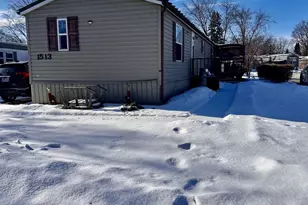 1513 Indigo Dr, Oshkosh, WI 54902 - Photo 2