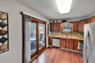 954 Hemlock Dr, Verona, WI 53593 - Photo 10