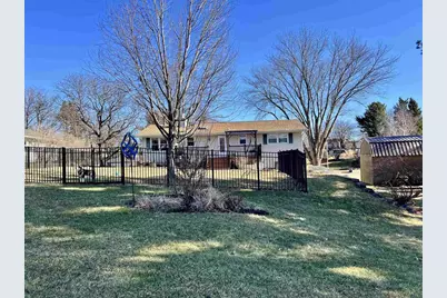 639 Sussex Drive, Janesville, WI 53546 - Photo 4